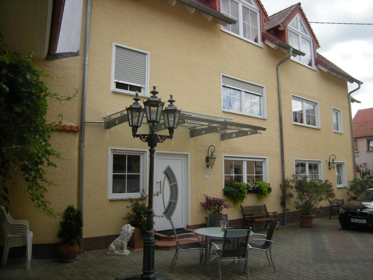 Weingut Und Gaestehaus Henrici Friesenheim is an Ortsgemeinde Esterno foto