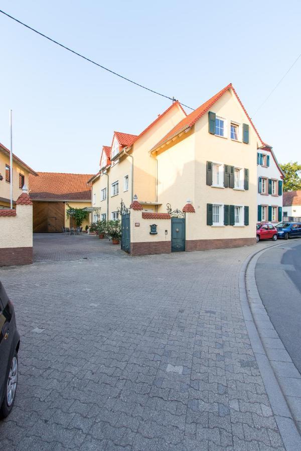 Weingut Und Gaestehaus Henrici Friesenheim is an Ortsgemeinde Esterno foto