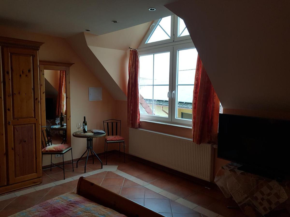 Weingut Und Gaestehaus Henrici Friesenheim is an Ortsgemeinde Esterno foto