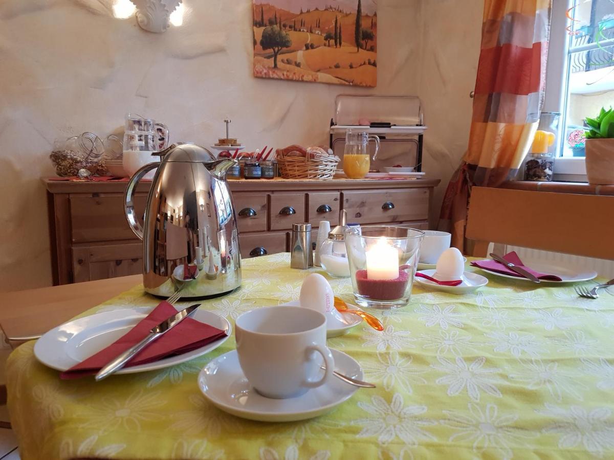 Weingut Und Gaestehaus Henrici Friesenheim is an Ortsgemeinde Esterno foto